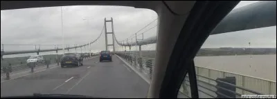 Je circule sur un pont au-dessus d'un estuaire, dans ces circonstances, quel élément présente le plus de risques ?