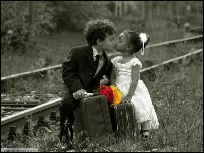 Julie est amoureuse de Jonathan. Il lui fait tourner la tête.