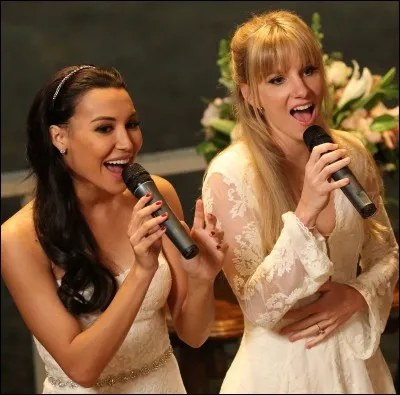 Comment a-t-elle décrit Mr Schuester dans la vidéo d'adieu du Glee Club ? (S5)