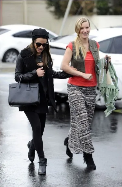 Pourquoi est-elle rentrée plus tard que Santana de vacances ?