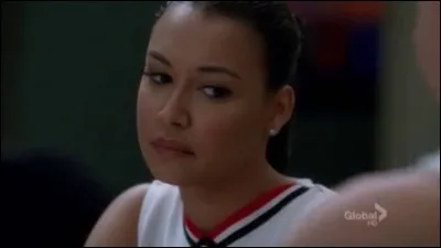 Quel adjectif a-t'elle utilisé pour décrire Mr Schuester dans la vidéo d'adieu au Glee Club ?