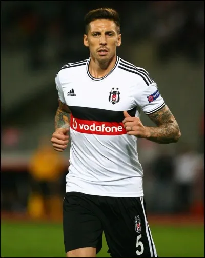 L'Argentin José Ernesto Sosa joue au/à l' :