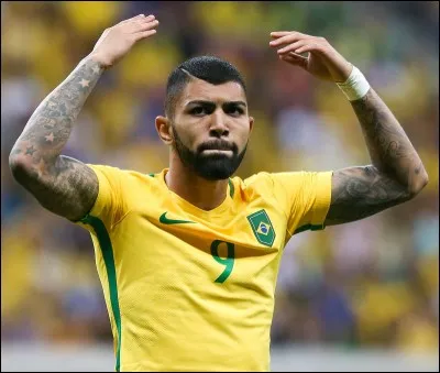 Gabriel Barbosa joue au :