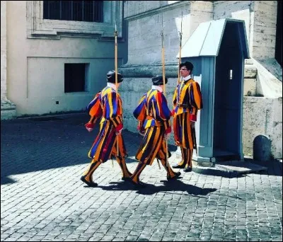 L'armée du Vatican a été créée au Xème siècle :