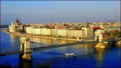 Accra - Quel est le métier de Marcel Desailly, personnalité célèbre née dans la capitale du Ghana ?