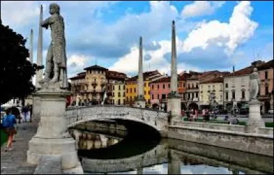 Est-ce l'Italie a une ville du nom de Padoue dans son pays ?