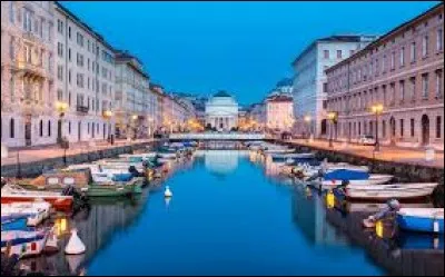 Est-ce que l'on peut visiter la ville nomm&eacute;e Trieste en Italie ?