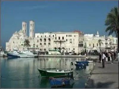 Tarente ne se situe pas en Italie.