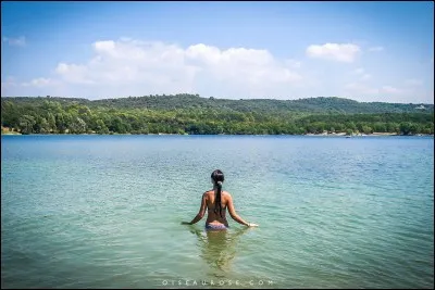 Allons dans l'eau nous :