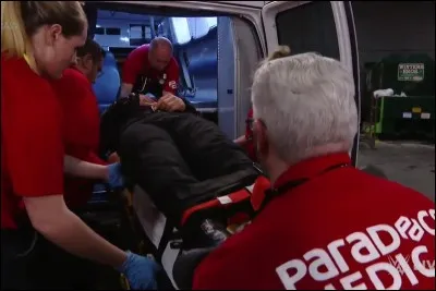 Lors du Raw d'après le "Superstar Shake-Up", qui se vante d'avoir détruit Roman Reigns en renversant une ambulance qui contenait Roman Reigns ?