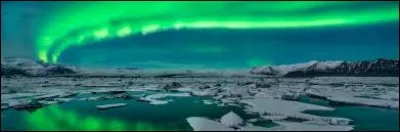 Lequel de ces drapeaux est celui de l'Islande ?