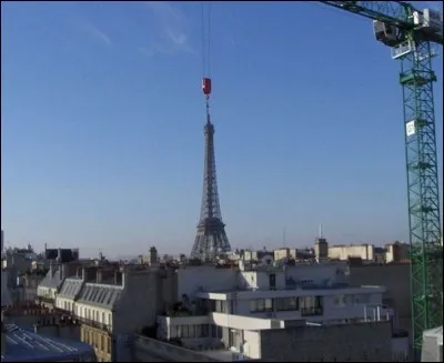 La tour Eiffel devait au départ être enlevée après l'exposition universelle de Paris en 1889 :