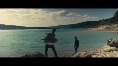 De quel single viennent ces paroles : "Devant cette glace, je me lasse..." ?