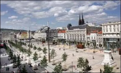 Si vous vous détendez sur la Place de Jaude, vous vous situez dans le ville de ...