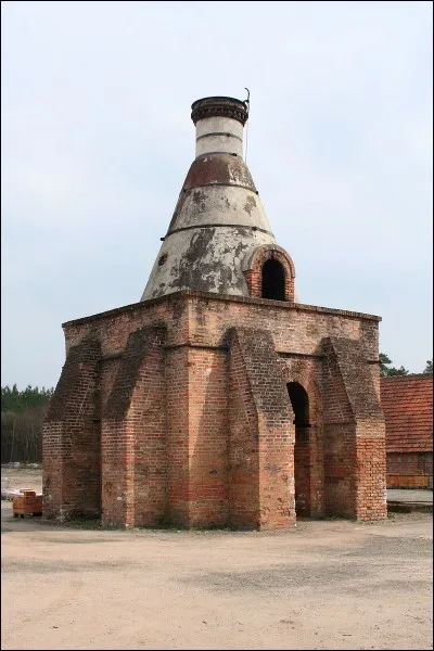 Bide au théâtre, il est petit pour le cocktail.
