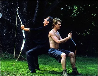 Objet de raillerie, sa mouche est noire.