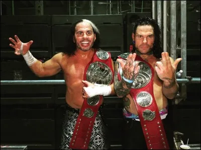 Lors du Raw d'avant Extreme Rules, quelle équipe est invitée au MizTV avant leur match contre les Hardy Boyz à Payback ?