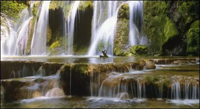 Cette cascade est située dans le Jura :
