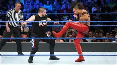 Lors du SmackDown Live d'après Extreme Rules, qui a attaqué Shinsuke Nakamura après sa victoire dans le Main Event de SmackDown Live contre Kevin Owens ?