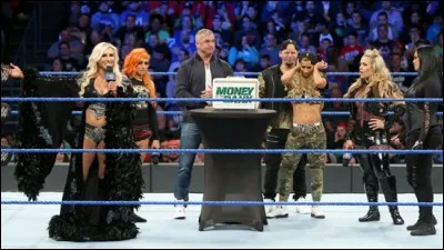 À Money in the Bank, quelle superstar féminine est devenue pour la première fois Miss Money in the Bank avec l'aide de James Elsworth ?