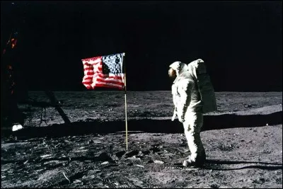 Qui est le premier homme à avoir marché sur la lune ?