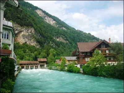 Encore un titre &agrave; succ&egrave;s. En 1984, quel groupe nous dit r&ecirc;ver d'une "Terre moins terre-&agrave;-terre" ?