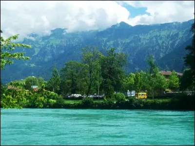 Quelle &eacute;tait la d&eacute;esse grecque de la terre, &eacute;pouse d'Ouranos et m&egrave;re de Cronos ?