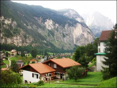 L'&eacute;chelle de Richter mesure la puissance des tremblements de terre. Sur cette &eacute;chelle, combien de fois un s&eacute;isme de magnitude 8 est-il plus puissant qu'un s&eacute;isme de magnitude 5 ?