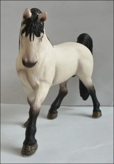 De quelle race est ce cheval Schleich ?