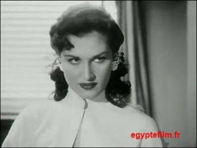 Quel autre domaine artistique Dalida essaya-t-elle ?