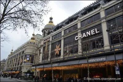 Premier grand magasin du monde, il a été fondé en 1852. C'est...
