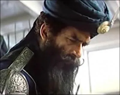 Ce monsieur est le capitaine _____ celui qui s'occupe principalement des moyens de transport.