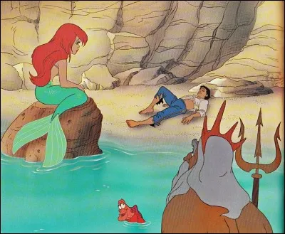 Malheureusement Ariel est redevenue une sirène, alors que fait le roi Triton pour faire le bonheur de sa fille ?