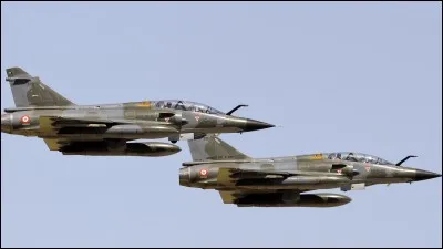 Malgré son air auguste est là pour faire le pitre.