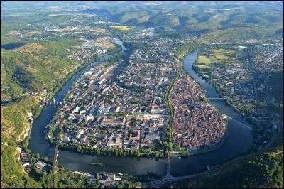 Quel est le chef-lieu du département du Lot ?