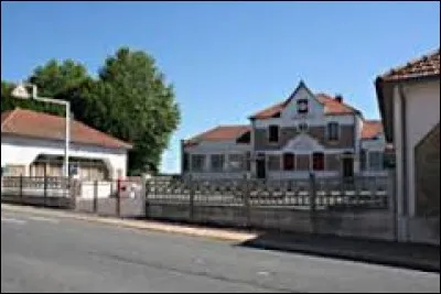 Lalizolle est un village de l'Allier situé dans l'ancienne région ...