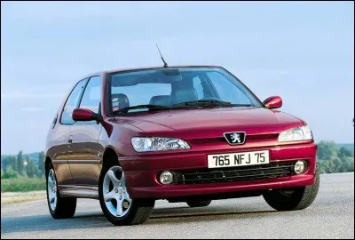 Lesquelles de ces modifications extérieures sont apportées à la 306 à partir du restylage de 1999 ?