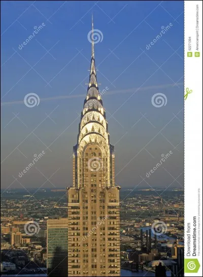 Cette grande structure a été construite par l'architecte William Van Alen. Sa construction s'est faite entre 1928 et 1930. Londres, Paris ou New York ?
