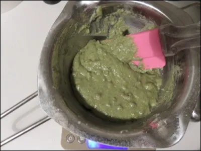 Tu manges au réfectoire. On te sert un plat qui a l'air infect. Comment réagis-tu ?