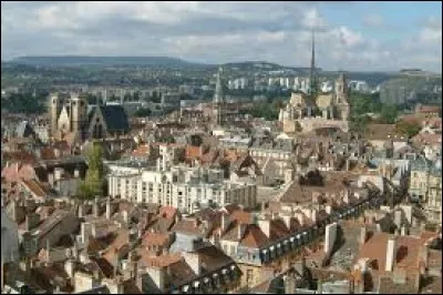 Dijon est une ville se situant dans le département de la Côte-d'Or.