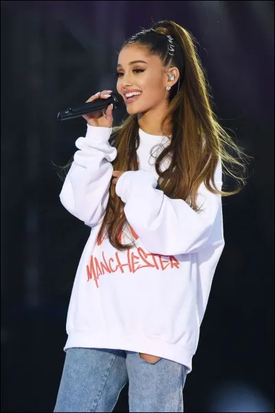 Quelle est la date du terrible attentat lors de la tournée d'Ariana en 2017 ?