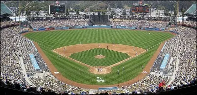 Dans quelle ville am&eacute;ricaine peut-on assister &agrave; un match de baseball au Dodger Stadium ?