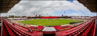Sur quelle &icirc;le indon&eacute;sienne peut-on assister &agrave; un match au Kapten I Wayan Dipta Stadium ?