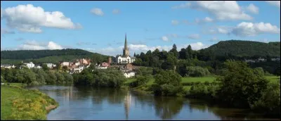 Ville de 10 000 habitants de l'ouest de l'Angleterre, proche du pays de Galles et de la forêt de Dean. Considérée comme le berceau du tourisme britannique, les paysages, abbayes et châteaux de la région attirant déjà des visiteurs en croisière dès le 18e siècle. C'est :