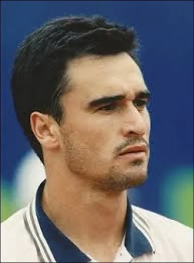 Alberto Berasategui était un joueur atypique où a-t-il perdu sa seule finale de Grand Chelem contre un compatriote ?