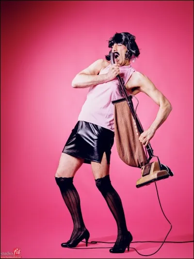 Azuryne - À qui doit-on la musique américaine "I Want to Break Free" ?