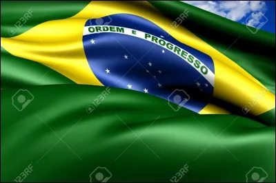 Quel joueur br&eacute;silien est reconnu comme &eacute;tant le meilleur de tous les temps ?