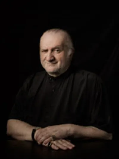 Comment se nomme ce magicien français ?