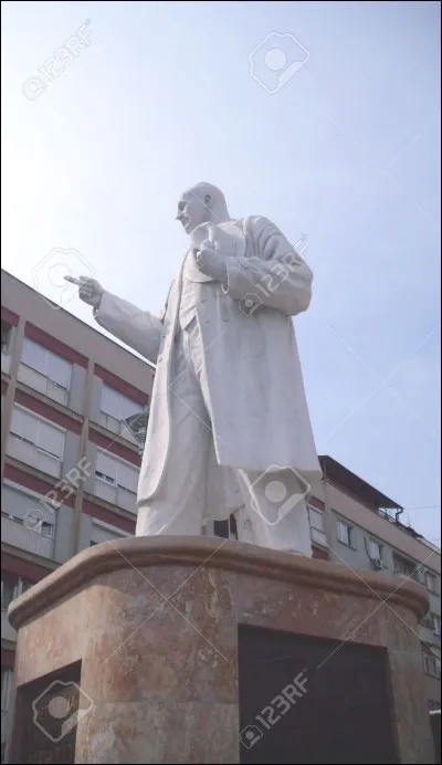 On m'appelait avant Titograd en référence au maréchal Tito. Ville renommée aujourd'hui. Je suis la capitale d'un ex-État Yougoslave. Je suis...