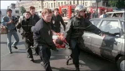 En 1996, c'est l'attentat terroriste à Paris, dans la gare de Port-Royal, sur la ligne B du RER. Cette année-là sort le film...